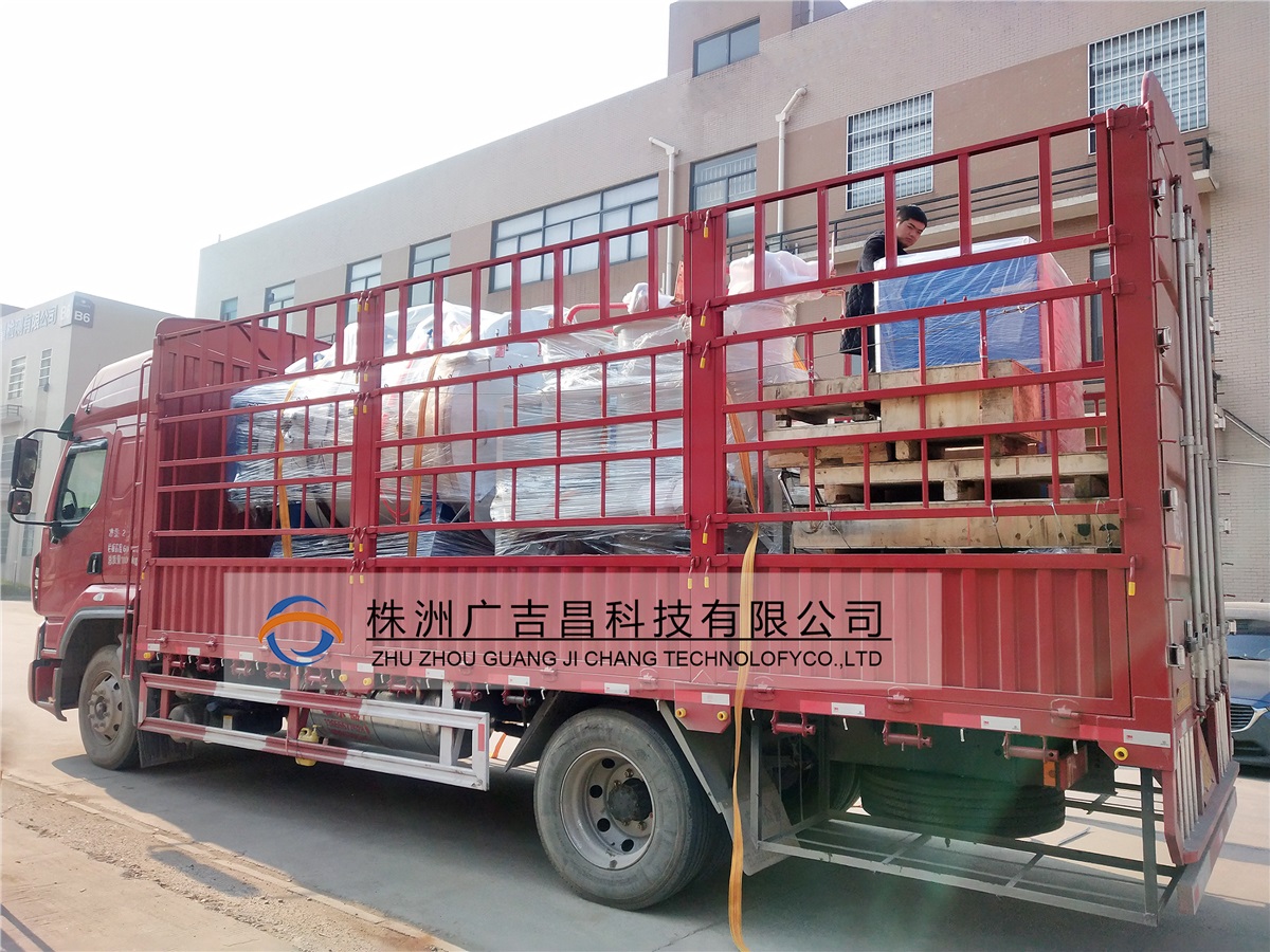 臥式碳化硅燒結爐設備發貨往江蘇