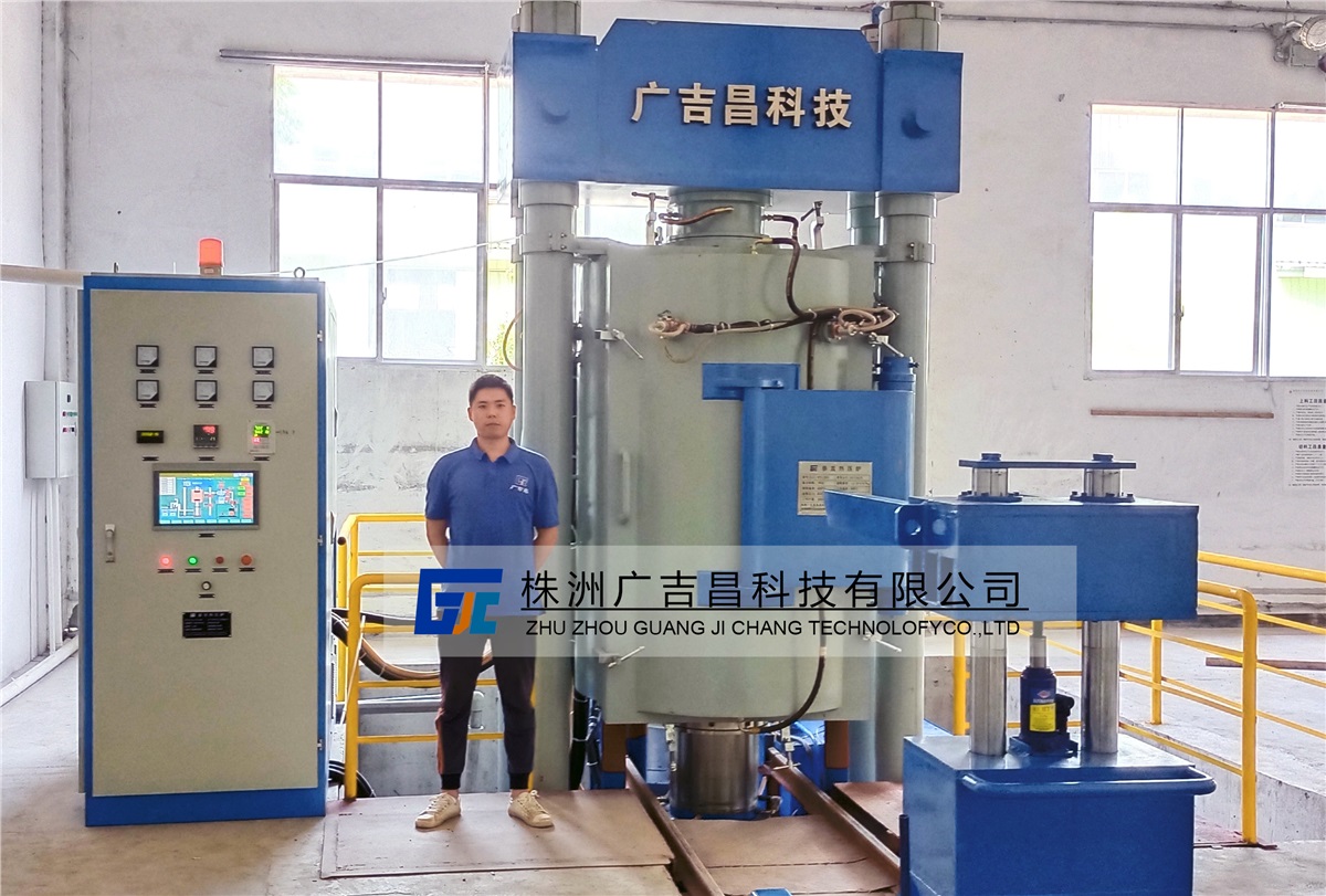 600噸熱壓爐項目順利交付使用